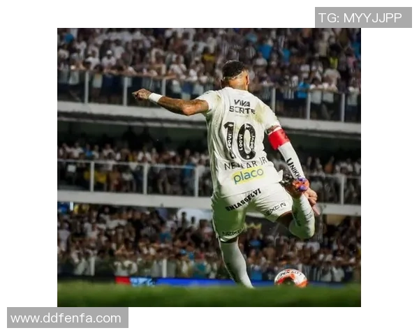 卷毛长发的足球明星如何在绿茵场上展现独特魅力与风采